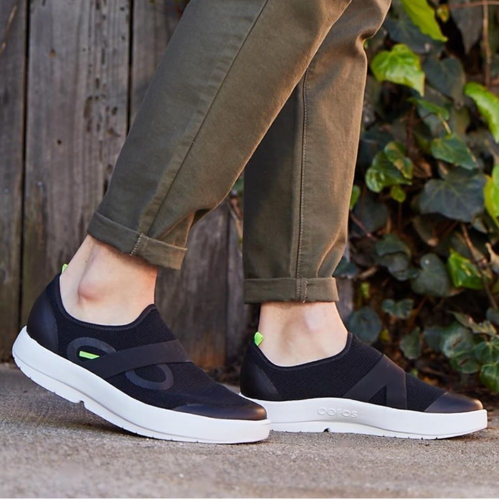 OOFOS OOMG Sport Low Slip-on Shoe Sneakers Black Size 8.5 EU 39.5
